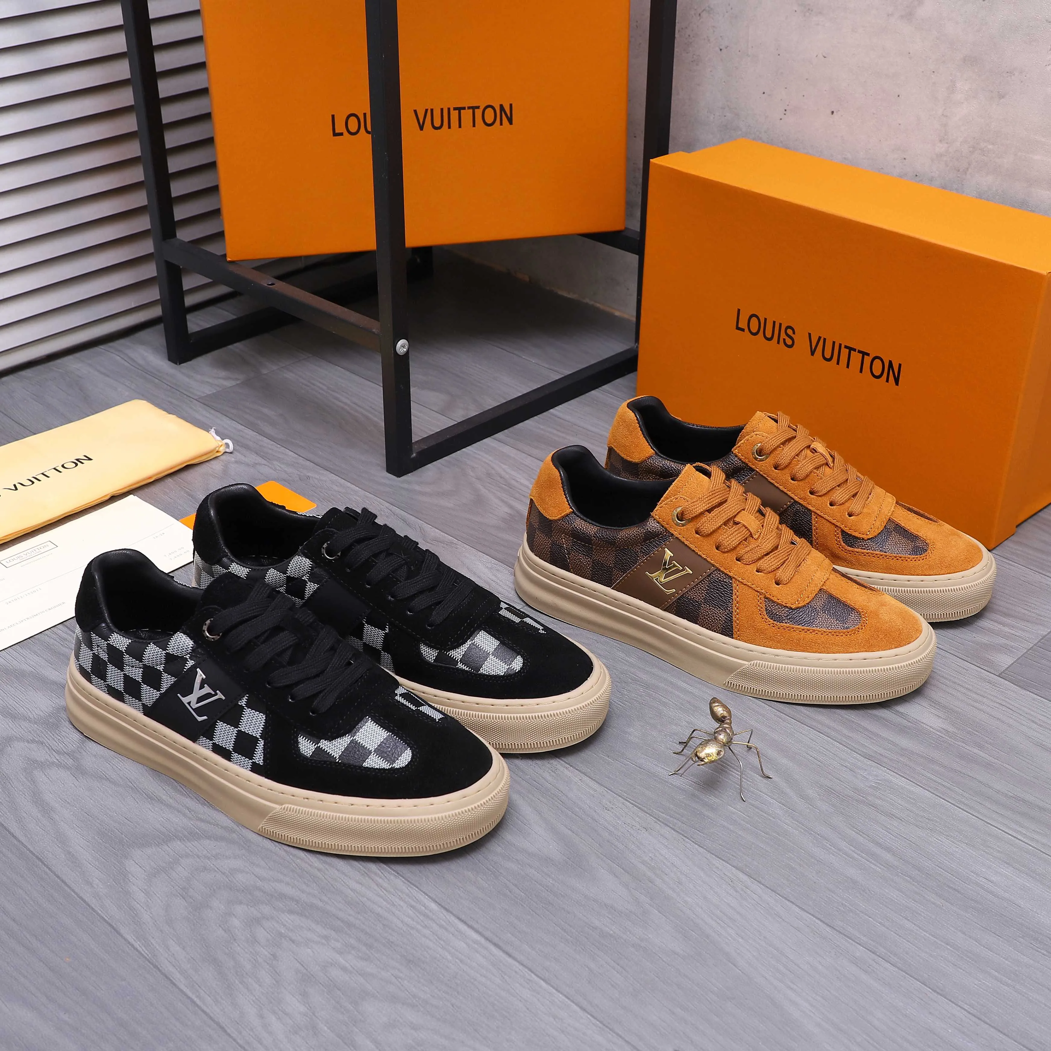 Men's shoes 💰p400 Product trademark: LV "Louis Vuitton" casual lace-up men's shoes Regular size: 38-44 Product materials: Selected matte cowhide stitching plaid cowhide upper, sheepskin lining, rubber outsole